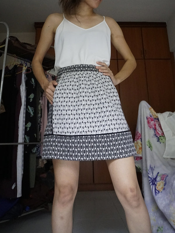 Black and White Textured Patterned A-line High-Rise Skirt with Pockets